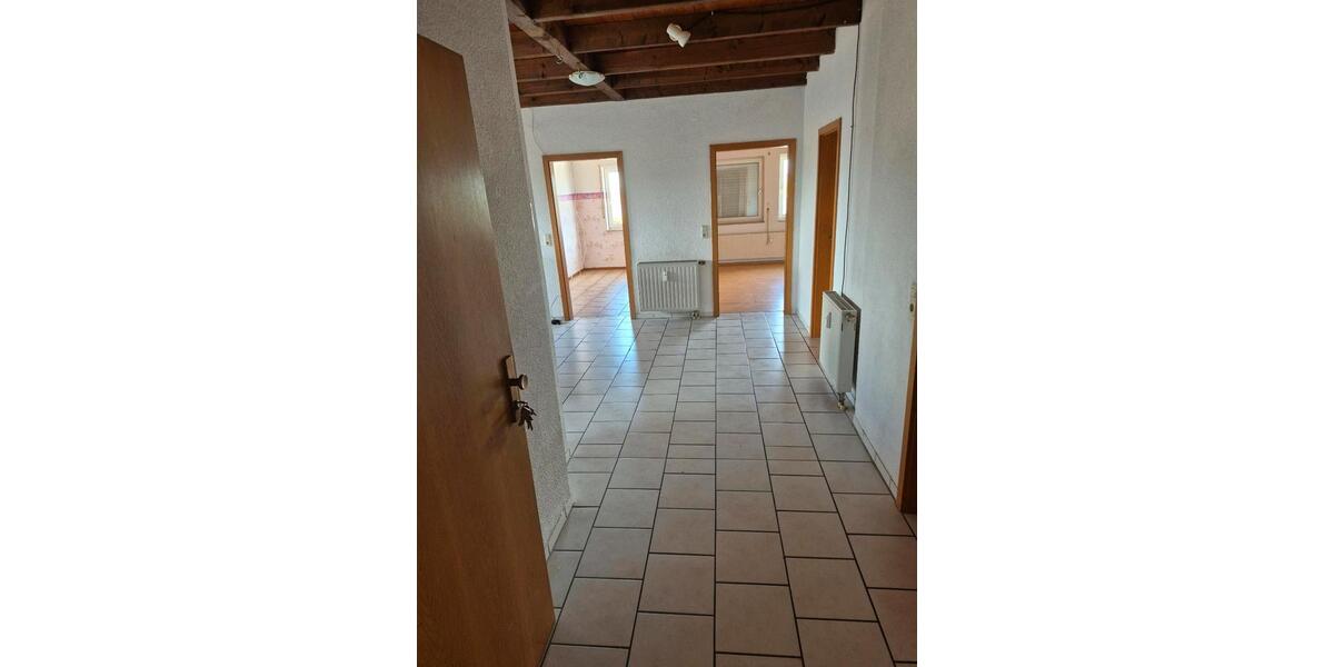 Etagenwohnung Wallhausen - 3 Zimmer, 105 m&sup2;, 770&euro; | Angebot:26483141