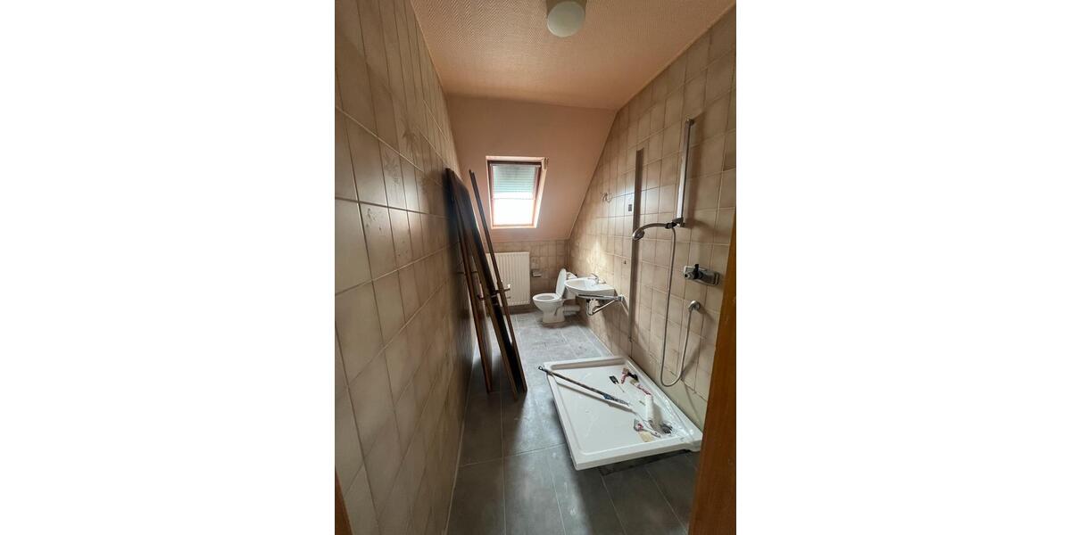 Dachgeschoßwohnung Kaiserslautern Betzenberg - 4 Zimmer, 100 m&sup2;, 950&euro; | Angebot:25313088