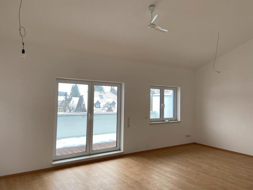 helle 2-Zimmer DG-Wohnung