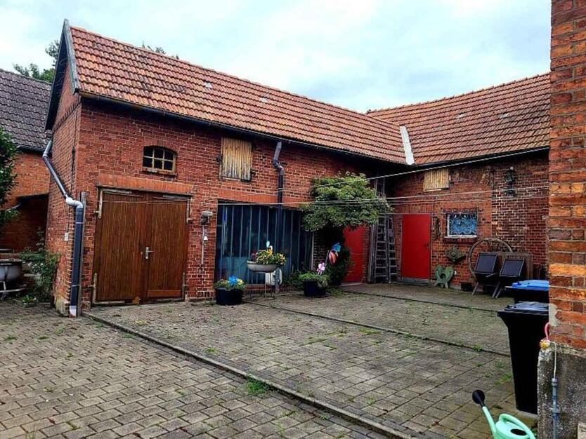 220qm - 8 Zimmer - 2 Bäder Wohnung zu vermieten