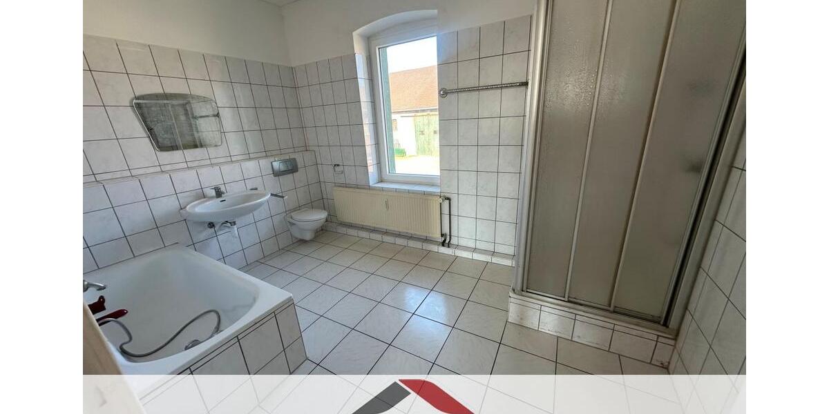 Dachgeschoßwohnung Boffzen - 3 Zimmer, 86 m&sup2;, 420&euro; | Angebot:23438511