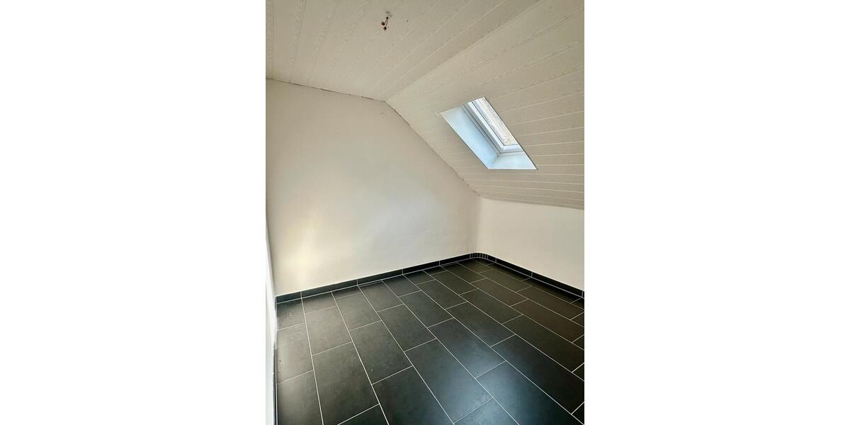 Dachgeschoßwohnung Bad Dürkheim - 5 Zimmer, 100 m&sup2;, 950&euro; | Angebot:26638273