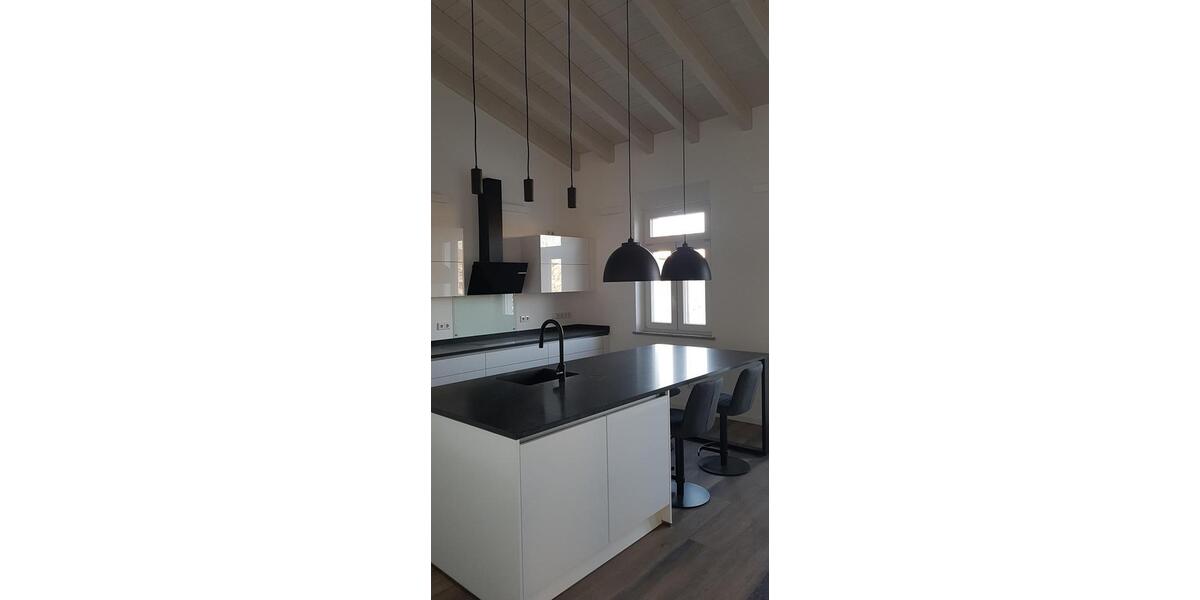 Dachgeschoßwohnung Hof Altstadt - 4 Zimmer, 100 m&sup2;, 1.250&euro; | Angebot:26470993