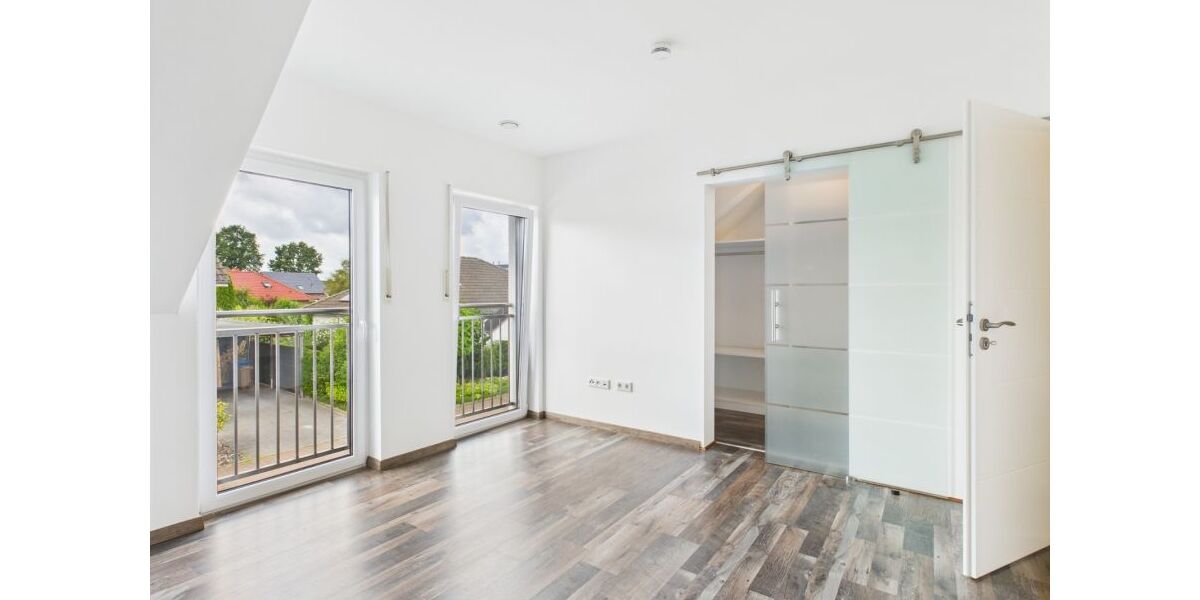 Außergewöhnliches Haus Wohnung über 2 Etagen in ruhiger Lage von Metjendorf-Oldenburg, KFW 70-ModernCarportGarten Wohnen am Rande von Oldenburg - Doppelhaushälfte Wiefelstede / Metjendorf Metjendorf | Angebot:26646278