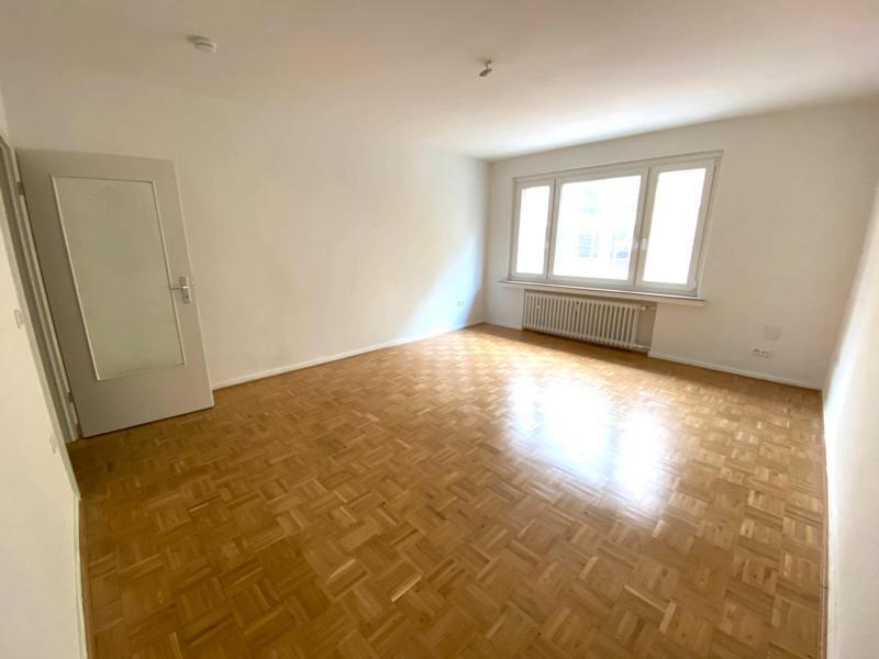 1-Zimmer-Wohnung mit Aufzug und neuem Duschbad direkt an der Oper zimmer