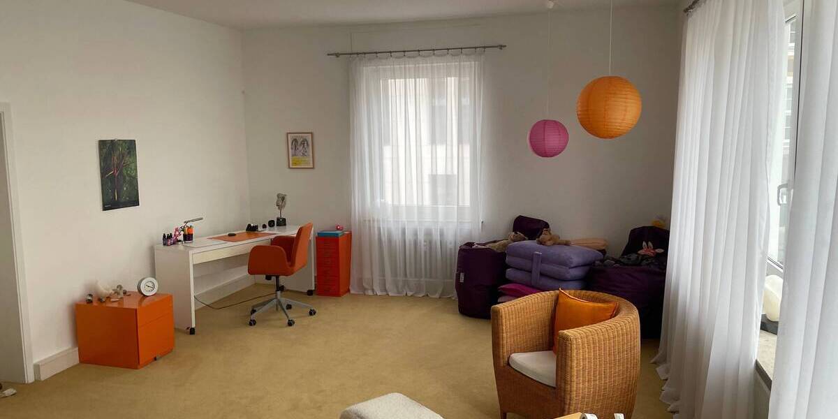 Helle 3-Zimmer-Wohnung mit großzügigen Räumen in zentraler Innenstadtlage 3 zimmer