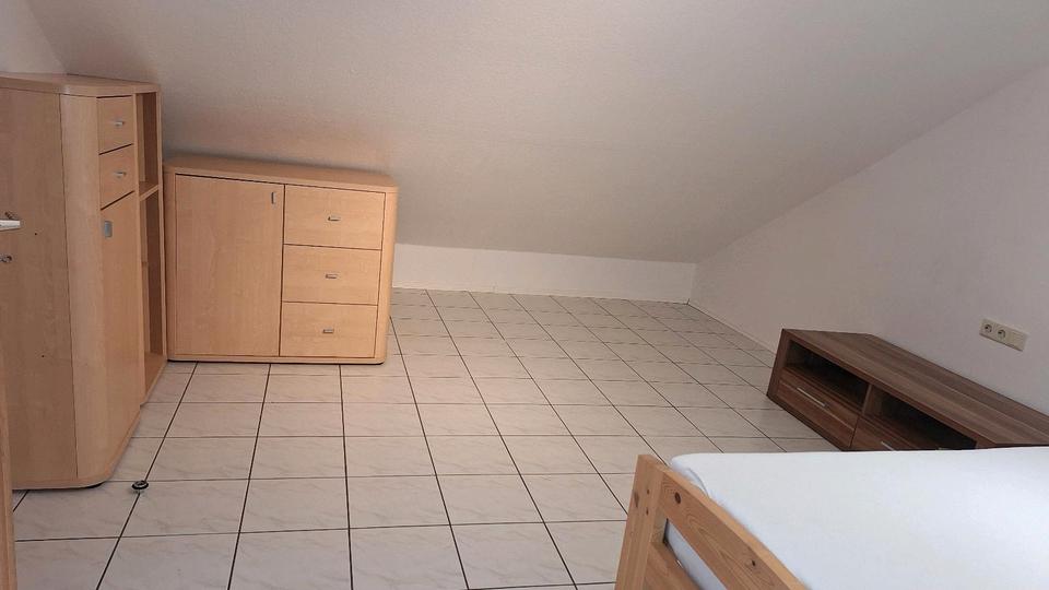 Dachgeschoßwohnung Jagsthausen - 3 Zimmer, 90 m&sup2;, 1.100&euro; | Angebot:23886728