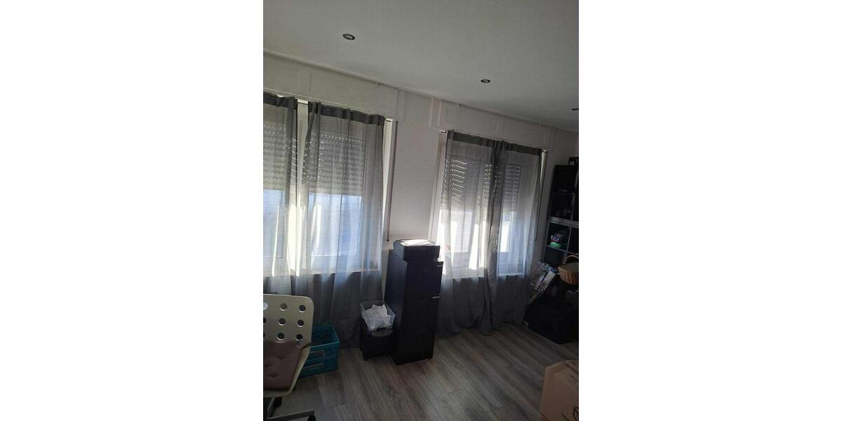 Haus im Haus - Sanierte 4,5 Zimmer Wohnung mit EFH Flair 4 zimmer