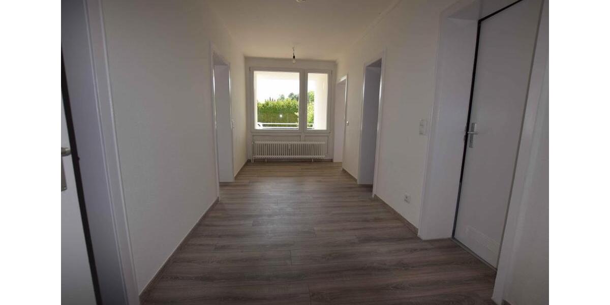 +++ Renovierte Erdgeschosswohnung mit Balkon und Wanne +++ 3 zimmer