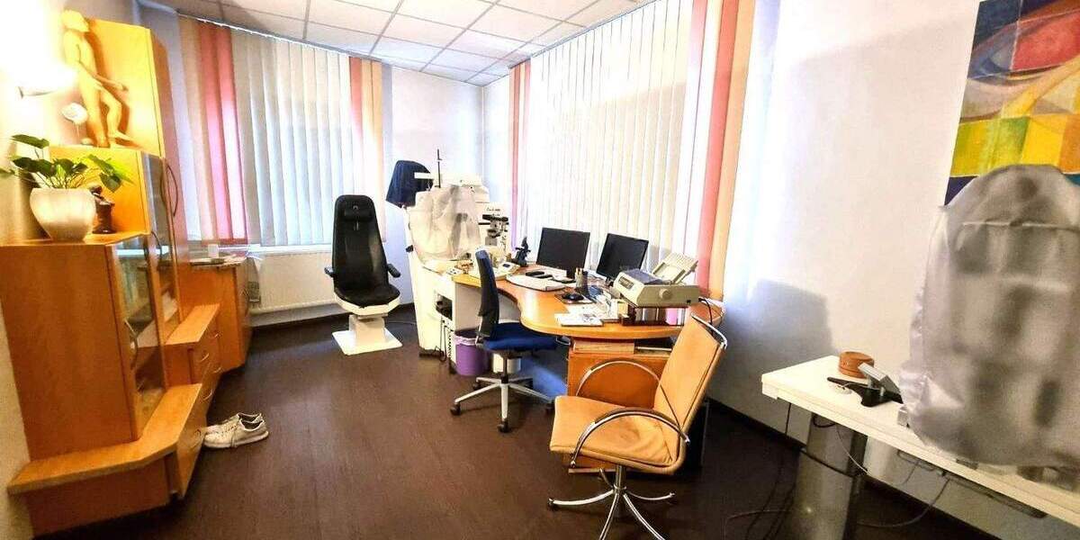 Gewerbeobjekt Amberg - 6 Zimmer, 1.700&euro; | Angebot:24905896