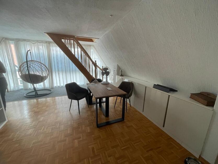 Single Dachgeschoss Wohnung zimmer