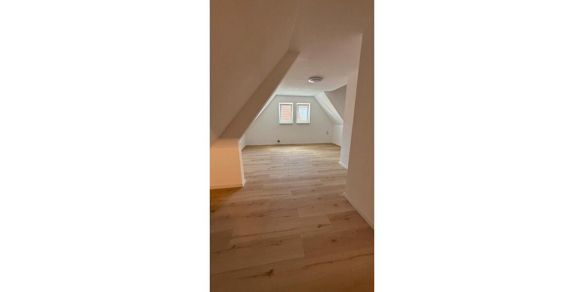 Dachgeschoßwohnung Pohlheim - 3.5 Zimmer, 120 m&sup2;, 1.000&euro; | Angebot:26254533