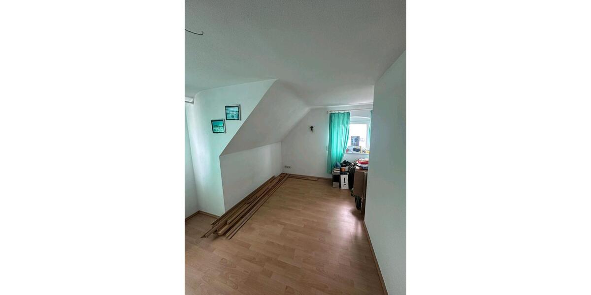 Dachgeschoßwohnung Tuttlingen - 4 Zimmer, 90 m&sup2;, 1.000&euro; | Angebot:26705312
