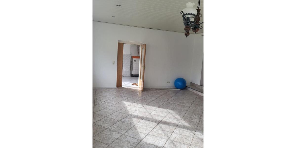 Einfamilienhaus mit Einliegerwohnung zum 01.02.26 zu vermieten 8 zimmer