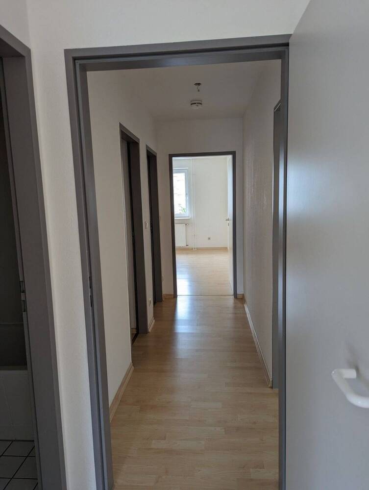 3 Zimmer Wohnung, 3. OG mit Aufzug - Tiefgarage - Balkon - Gäste WC