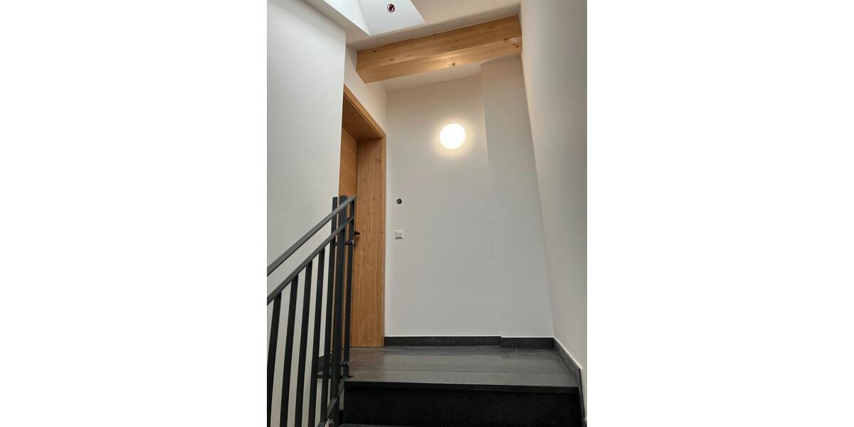 Dachgeschoßwohnung Grafrath - 3 Zimmer, 67 m&sup2;, 2.100&euro; | Angebot:24524231