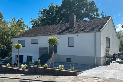 Haus Kaiserslautern Engelshof - 4 Zimmer, 135 m&sup2;, 1.750&euro; | Angebot:26035378