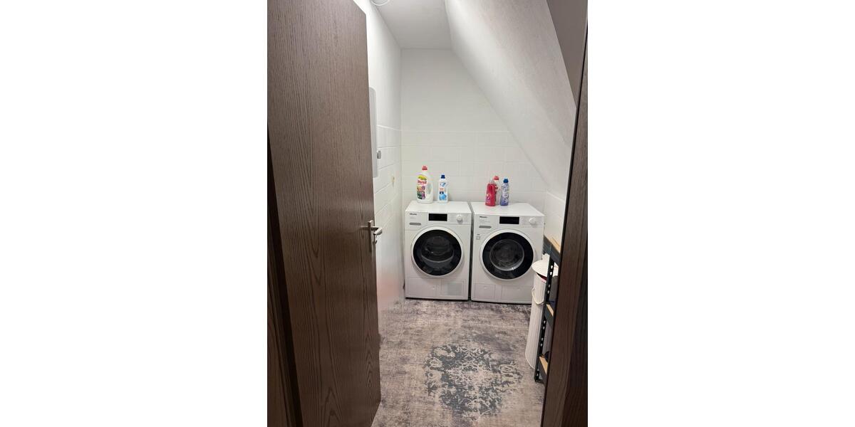 Dachgeschoßwohnung Bergisch Gladbach - 2 Zimmer, 80 m&sup2;, 1.230&euro; | Angebot:26535391