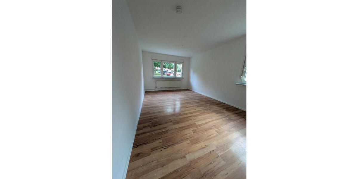 Erdgeschoßwohnung Limbach-Oberfrohna Oberfrohna - 3 Zimmer, 58 m&sup2;, 310&euro; | Angebot:25447497