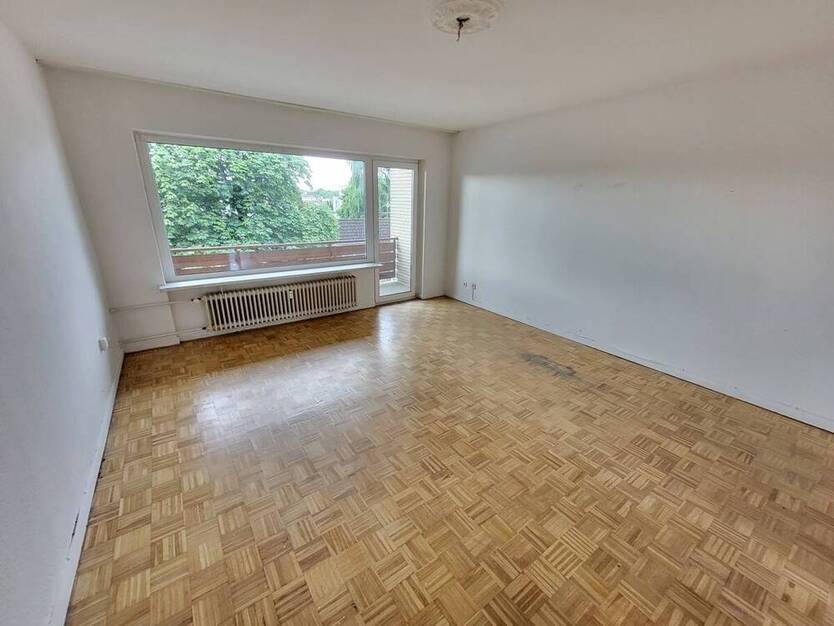 Nähe Uni: Zentrale 1 Zimmer-Wohnung mit Balkon in 23562 Lübeck - St. Jürgen, Ratzeburger Allee