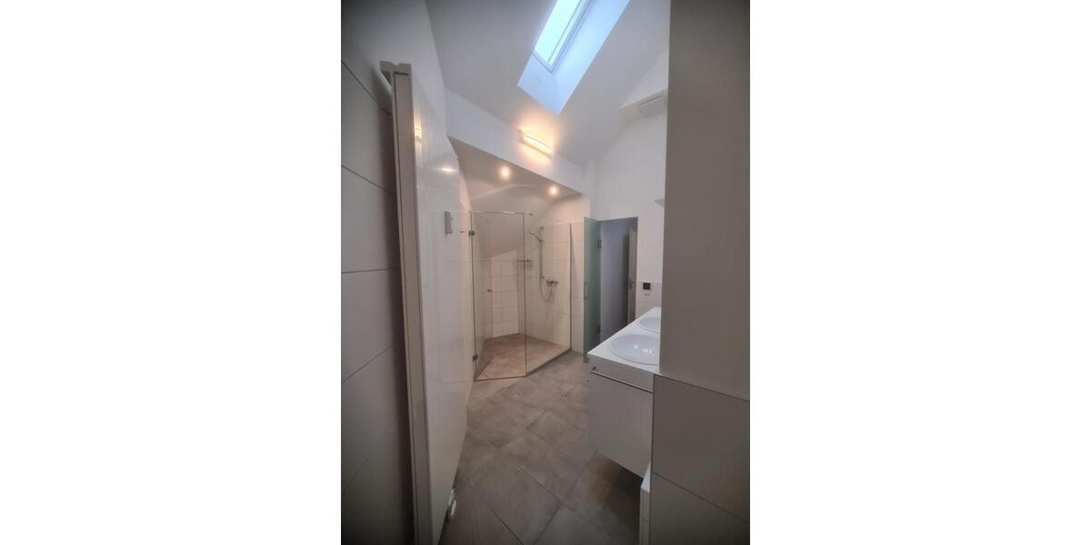 Dachgeschoßwohnung Weiden in der Oberpfalz - 3 Zimmer, 95 m&sup2;, 1.350&euro; | Angebot:24781194