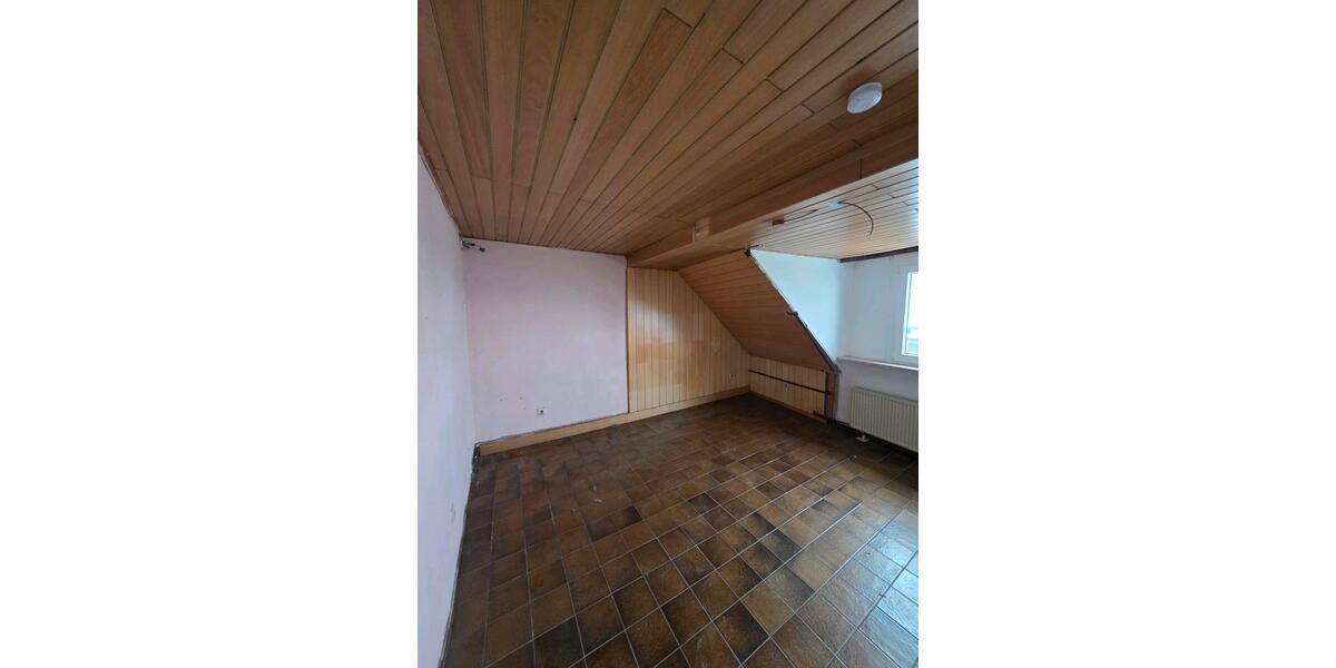 Dachgeschoßwohnung Neunkirchen - 4 Zimmer, 95 m&sup2;, 550&euro; | Angebot:24796284