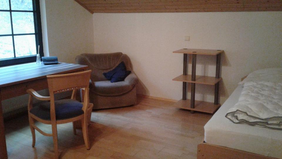 Wohnen auf Zeit Ettringen - 1 Zimmer, 12 m&sup2;, 300&euro; | Angebot:23536950