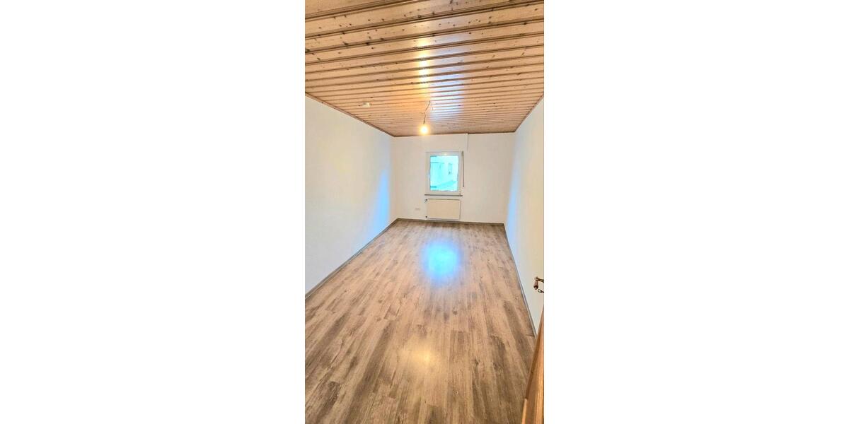 Etagenwohnung Mülheim-Kärlich Kärlich - 4 Zimmer, 136 m&sup2;, 1.225&euro; | Angebot:26024382