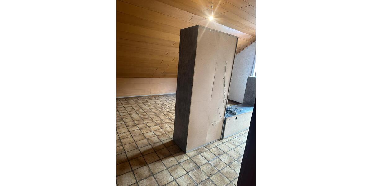Dachgeschoßwohnung Werdohl - 4 Zimmer, 80 m&sup2;, 650&euro; | Angebot:26546127