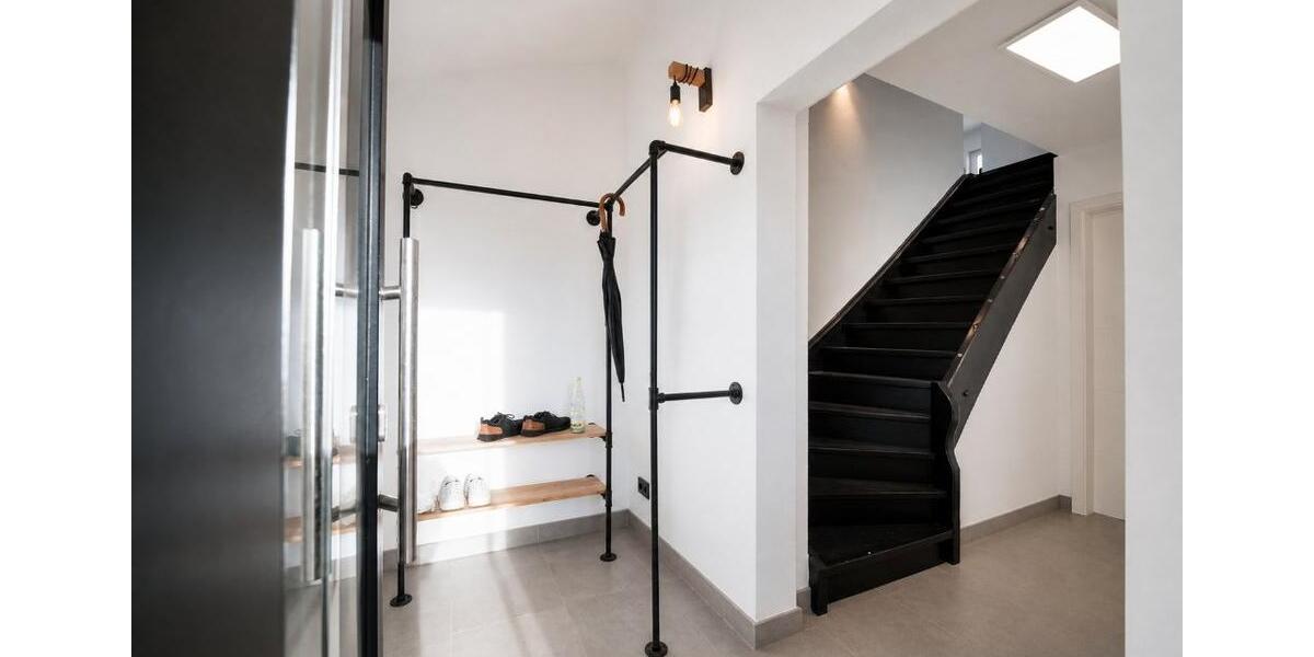 Einfamilienhaus Uffenheim - 7 Zimmer, 290 m&sup2;, 1.900&euro; | Angebot:26533256