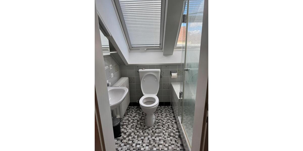 Dachgeschoßwohnung Stuttgart Feuerbach - 1 Zimmer, 28 m&sup2;, 900&euro; | Angebot:26698174