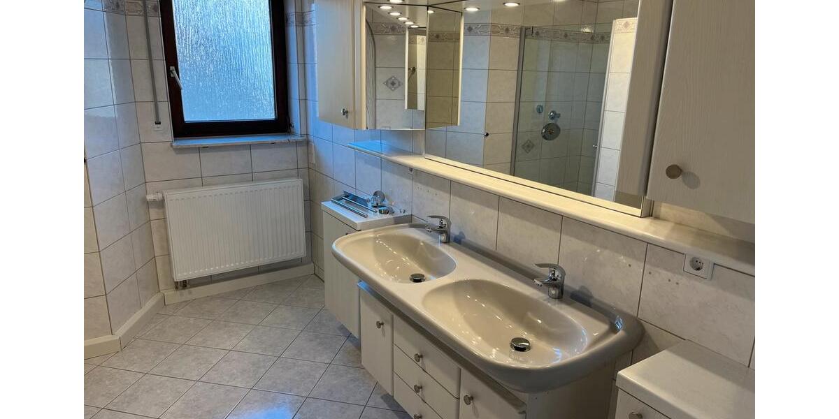 Etagenwohnung Rosenfeld - 4.5 Zimmer, 134 m&sup2;, 1.300&euro; | Angebot:25993674
