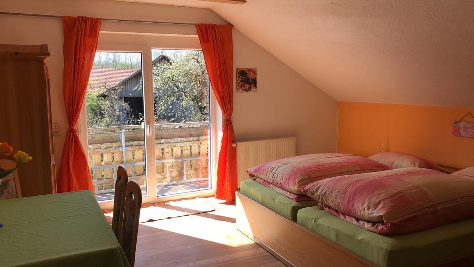 Dachgeschoßwohnung Durach - 1 Zimmer, 113 m&sup2;, 1.400&euro; | Angebot:24673278