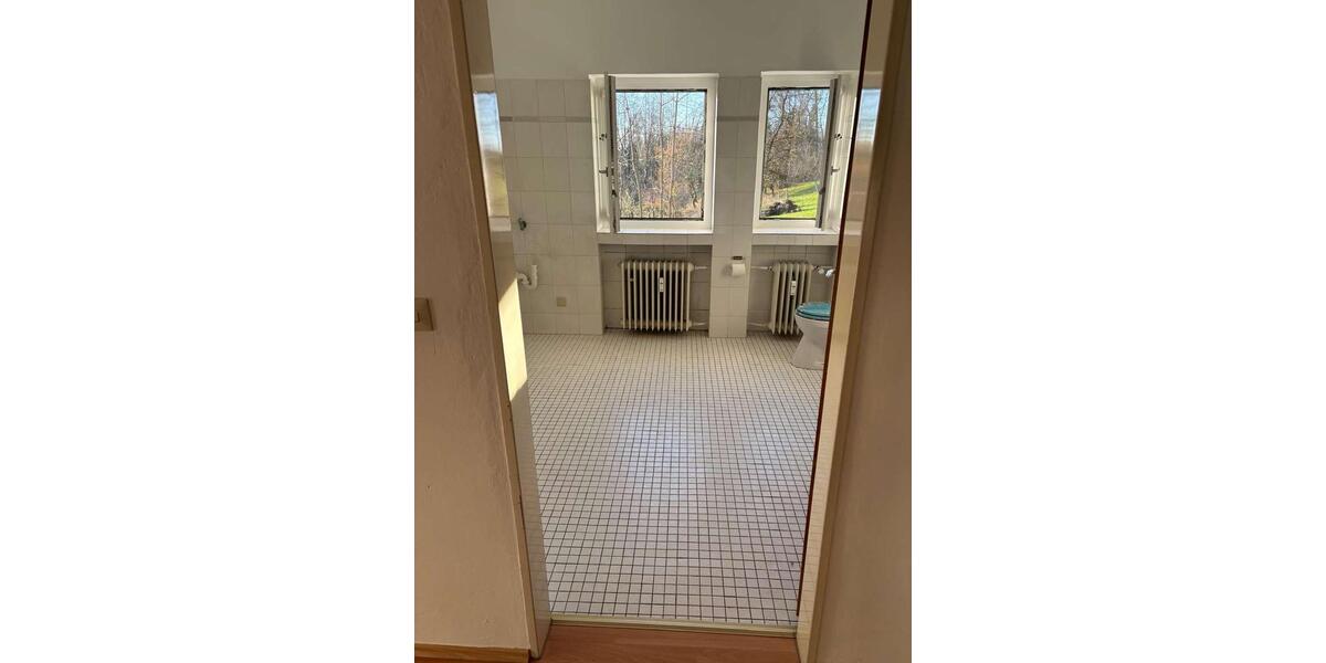 Erdgeschoßwohnung Hennef (Sieg) - 3 Zimmer, 150 m&sup2;, 1.350&euro; | Angebot:26461049