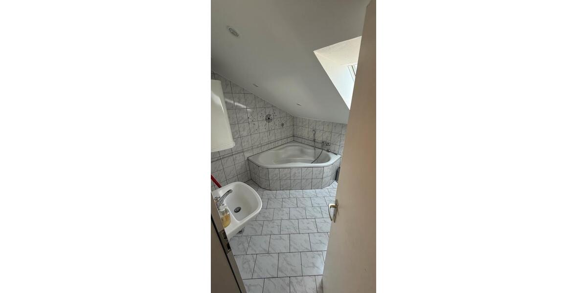 Dachgeschoßwohnung Weiden in der Oberpfalz - 2 Zimmer, 65 m&sup2;, 450&euro; | Angebot:26413853