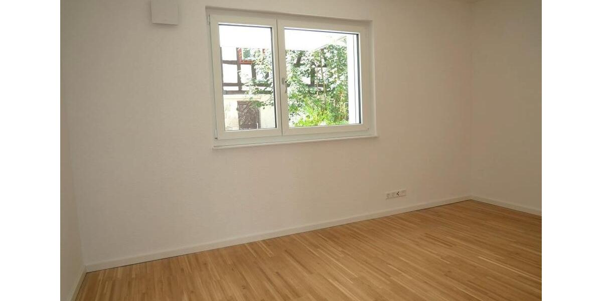 Wunderschöne Neubauwohnung mit Garten in ruhiger Lage! 4,5-Zimmer - Garage und Stellplatz! 4.5 zimmer