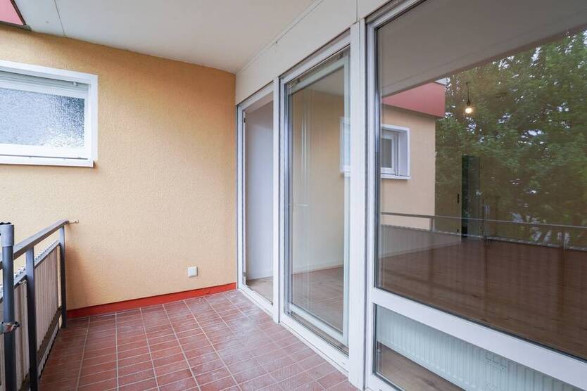 Frisch renovierte ca. 81 m² große Mietwohnung mit Loggia, 2 modernen Bädern, Garage und Stellplatz