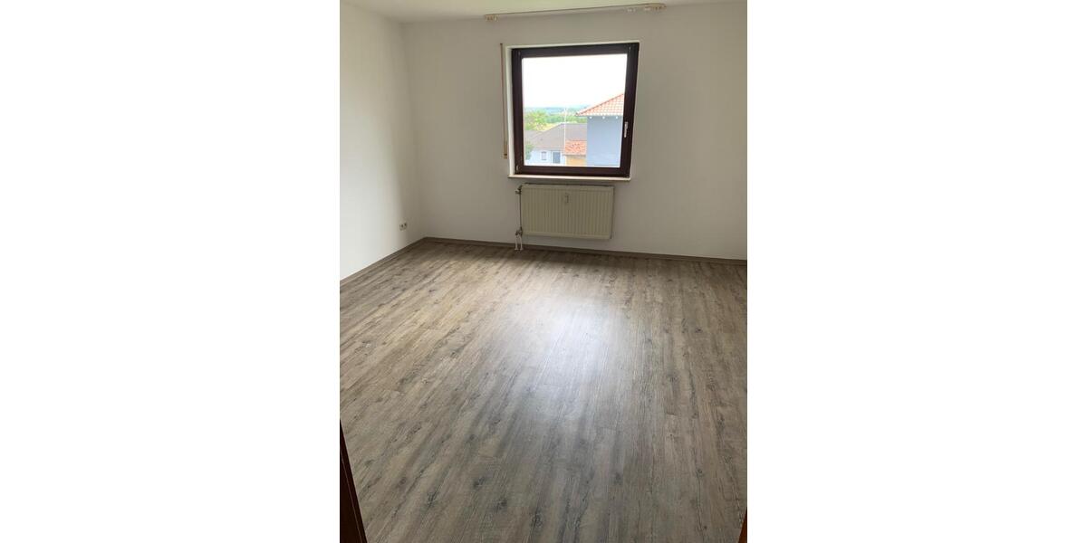 Erdgeschoßwohnung Freihung - 3 Zimmer, 85 m&sup2;, 685&euro; | Angebot:26636152
