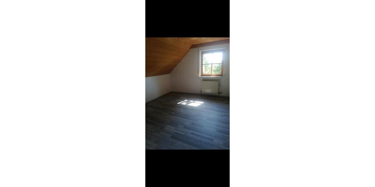 Dachgeschoßwohnung Adelsdorf - 4 Zimmer, 105 m&sup2;, 1.300&euro; | Angebot:26534452