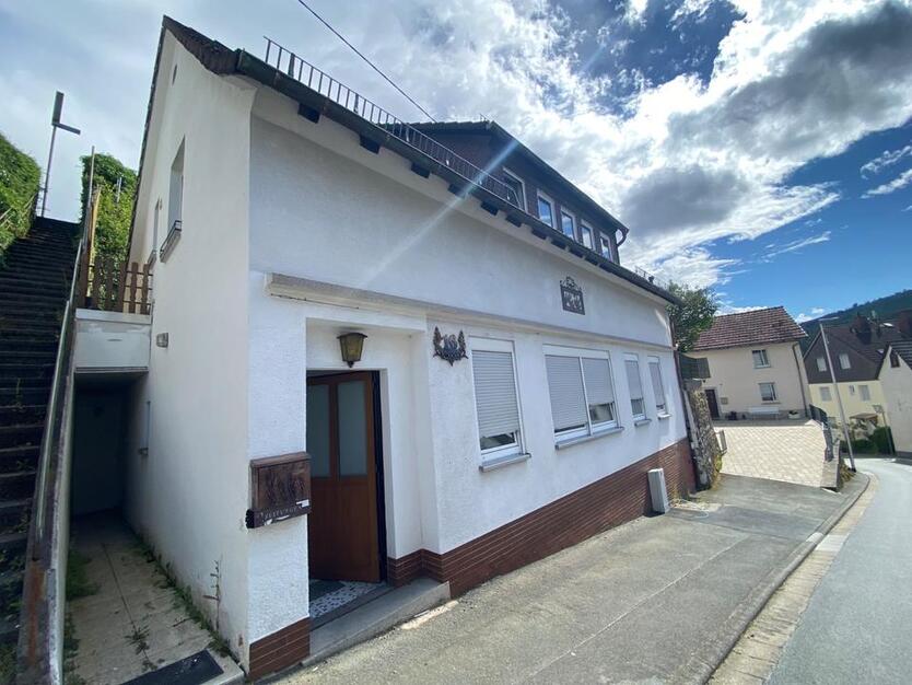 3 Zimmer Wohnung mit Küche & Balkon