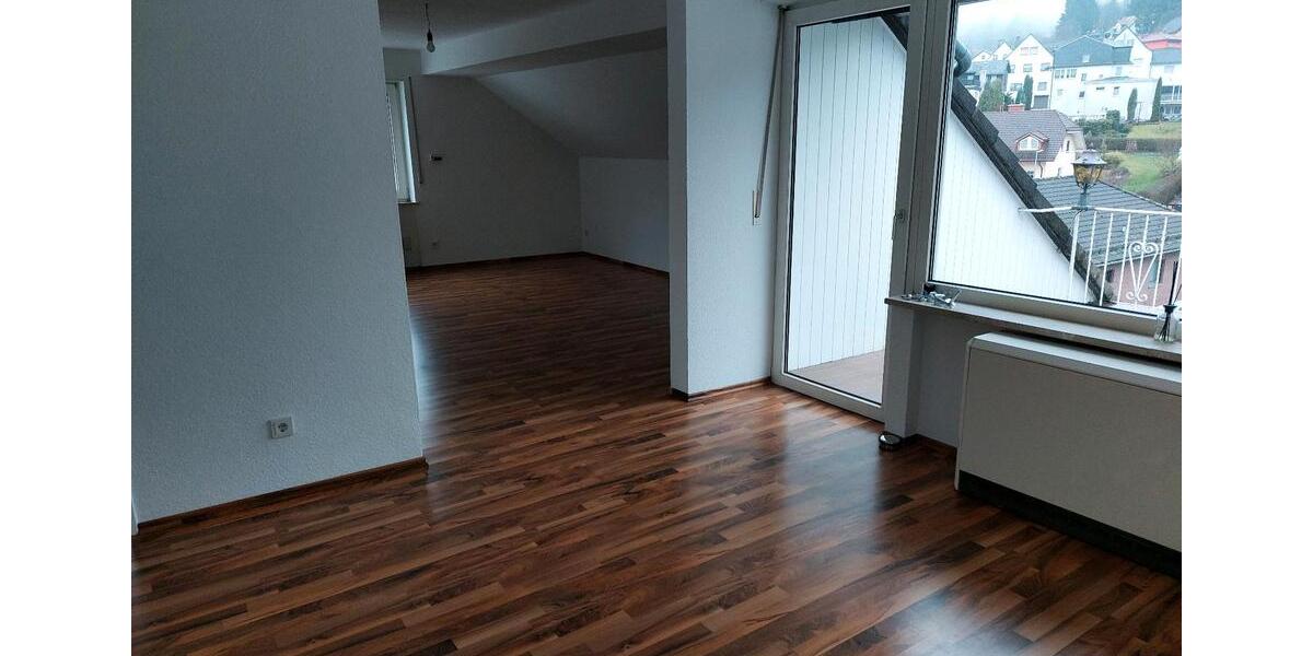 NIEDERREIFENBERG!,sehr helle,2 Zimmer Dachgeschosswohnung 2 zimmer