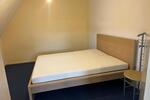 Dachgeschoßwohnung: 2 Zimmer, Küche, Bad mit Einbauküche