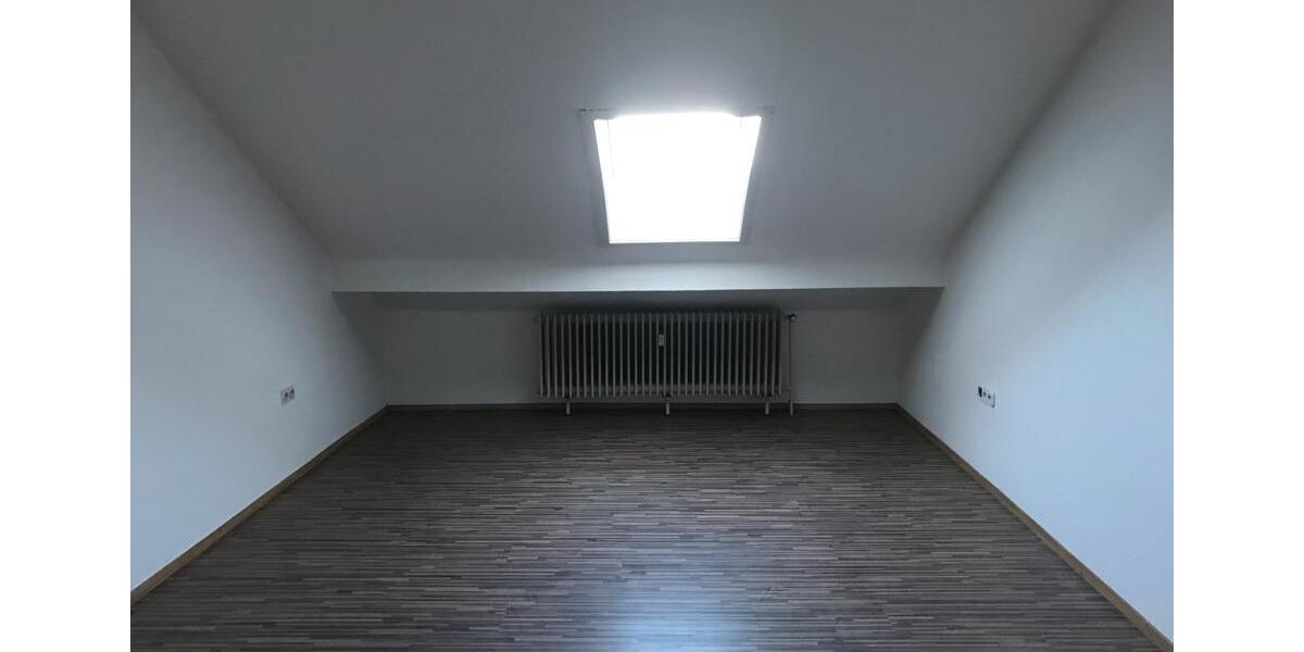 2-Zimmer Dachgeschoss Wohnung zu vermieten! 1 zimmer