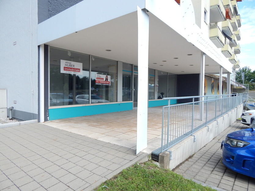 Gewerbefläche am Ortseingang von Freilassing - gute Zufahrtsmöglichkeit und Parkplätze vor dem Haus zimmer