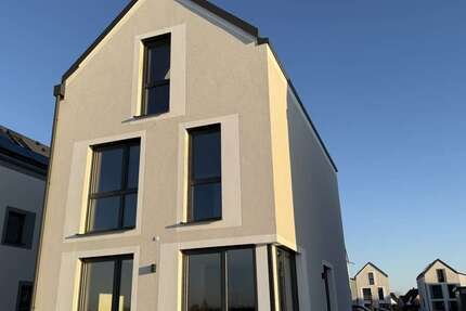 Haus Köfering - 4 Zimmer, 150 m&sup2;, 2.100&euro; | Angebot:24589003