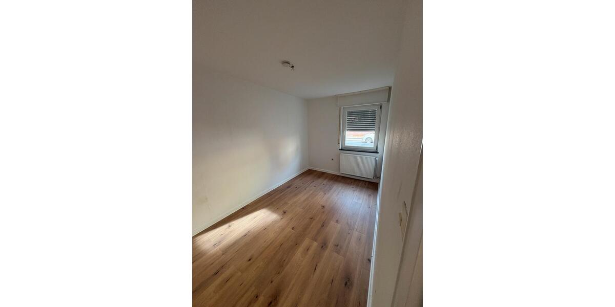 Renovierte 3-Zimmer-Wohnung, stadtnah,PKW-Platz 3 zimmer