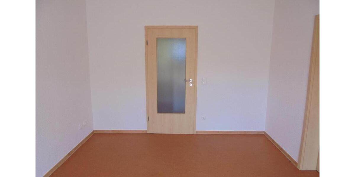 Etagenwohnung Saalfeld (Saale) - 2 Zimmer, 61 m&sup2;, 391&euro; | Angebot:26476627