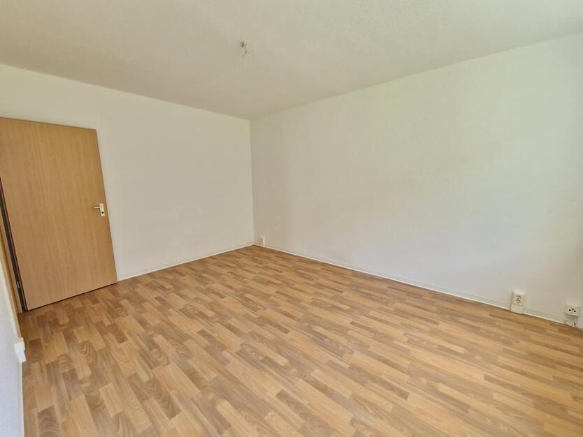 *Ab sofort! - 2-Zimmer-Erdgeschosswohnung mit Duschbad & 2 NKM sparen* zimmer