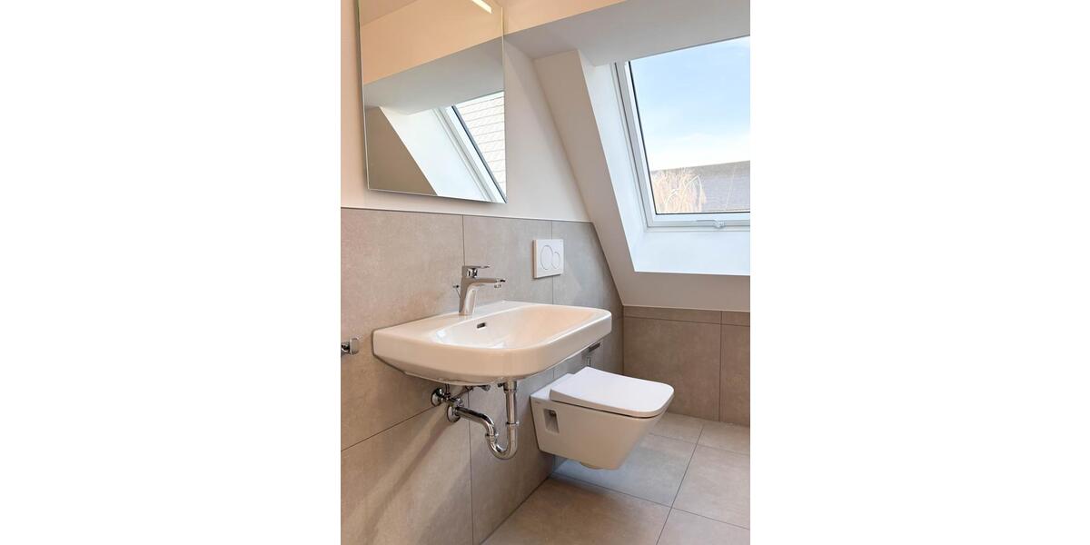 Dachgeschoßwohnung Estenfeld - 2 Zimmer, 77 m&sup2;, 990&euro; | Angebot:25415392