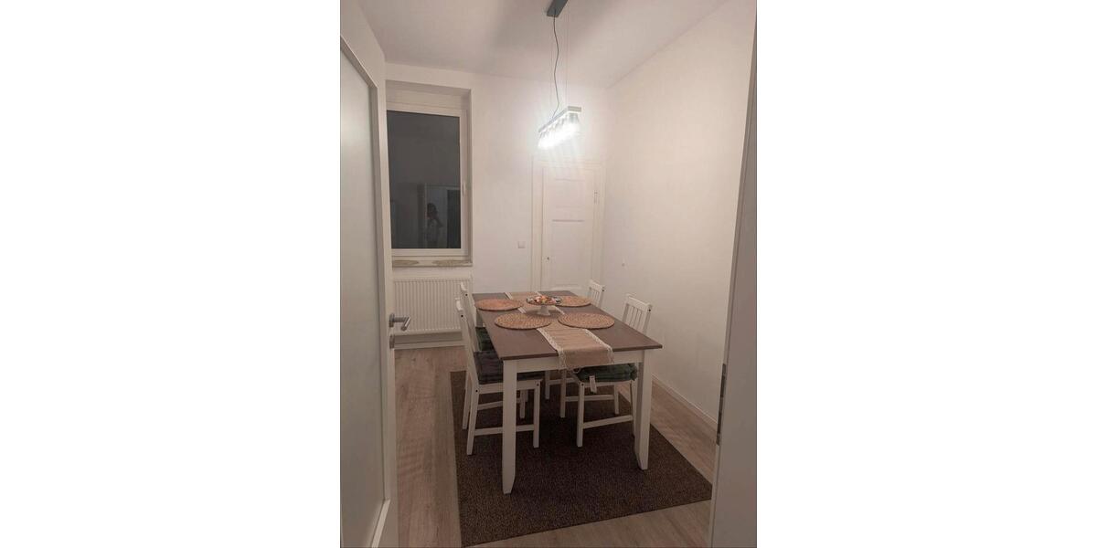 Charmante 2,5-Zimmer-Altbauwohnung mit 3 m 2 zimmer